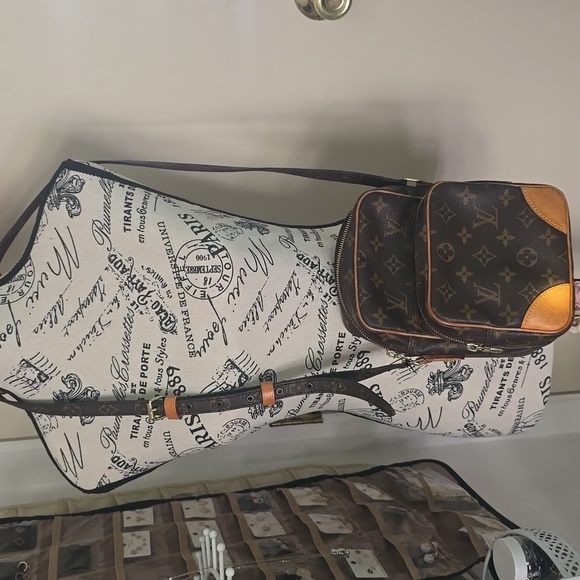 Louis Vuitton Brown Signiture Monogram Amazone Crossbody Bag (VERY GOOD)✨️ - Picture 1 of 16
